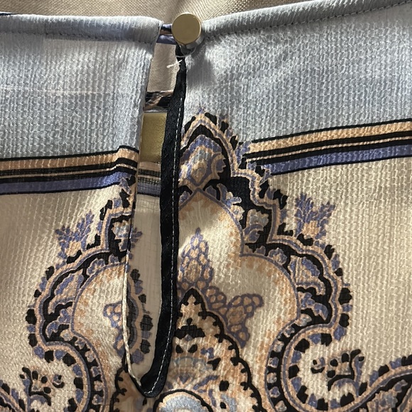 Medium lightweight half sleeve top from nyc company - Picture 8 of 9